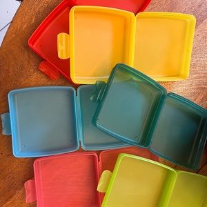 Set of 6 Tupperware sandwich containers.